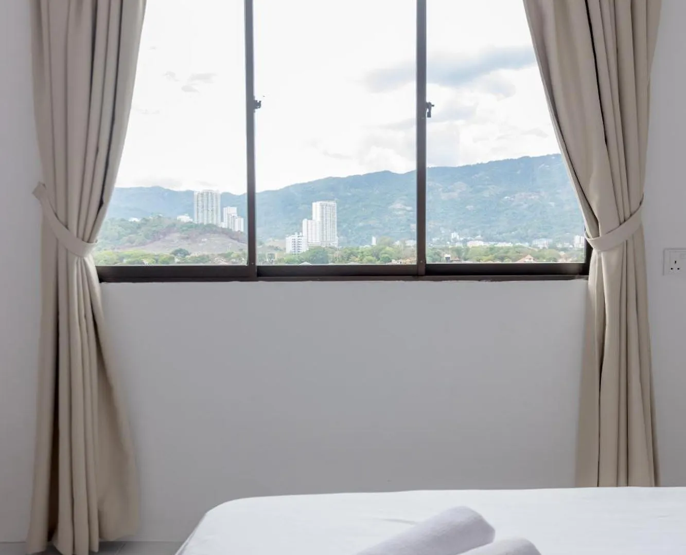 Eastern Apt, Jelutong